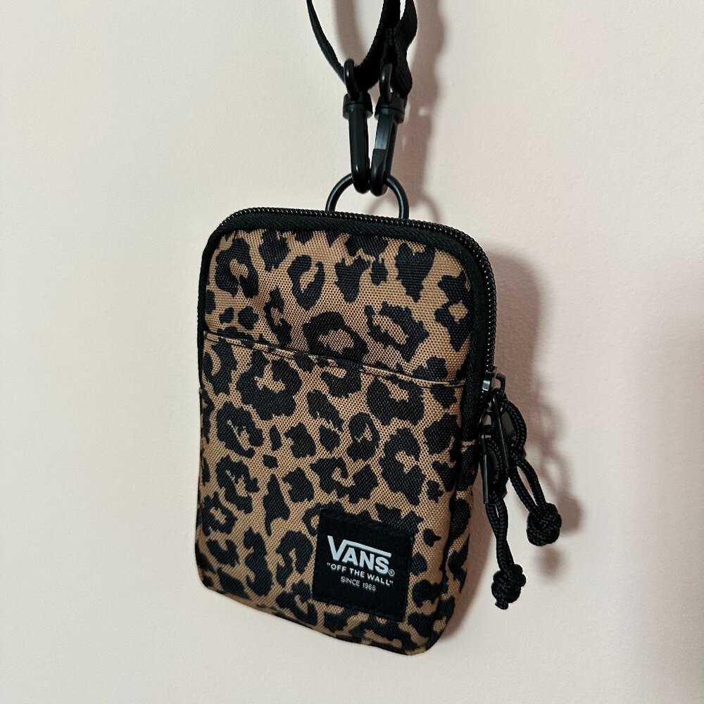 Vans On Hold Lanyard Pouch in Leopard